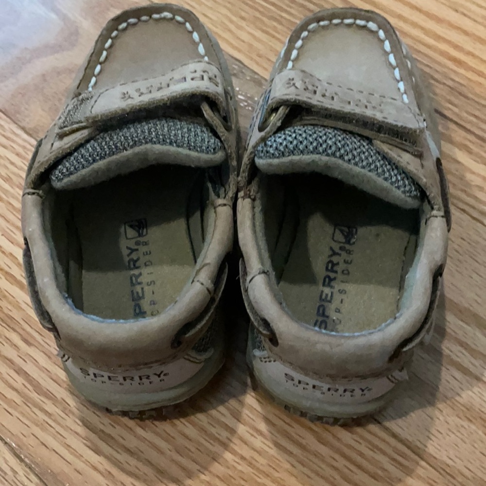 Kids Sperry top sider Velcro closure size 6